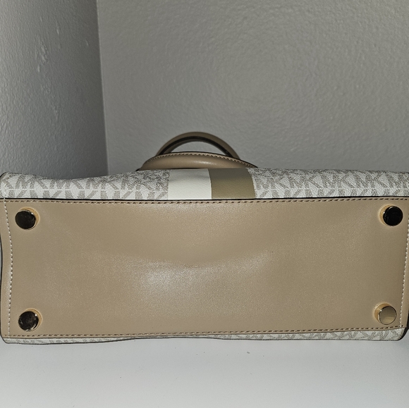 Michael kors shoulder and crossbody purse NWOT - Picture 7 of 8